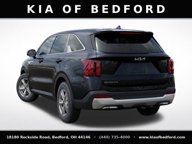 Used 2025 Kia Sorento LX FWD image 4
