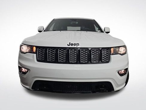 Used 2021 Jeep Grand Cherokee Altitude image 2