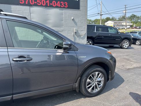 Used 2017 Toyota RAV4 XLE image 12