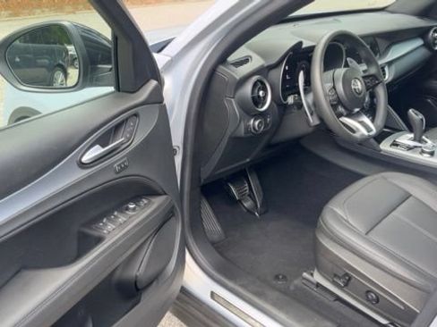 Used 2025 Alfa Romeo Stelvio Sprint AWD/4WD image 4