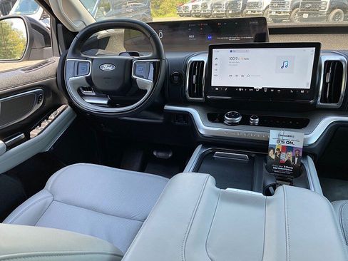 Certified 2025 Ford Expedition Platinum AWD/4WD image 18