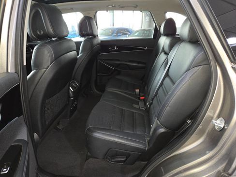 Used 2016 Kia Sorento SX image 18