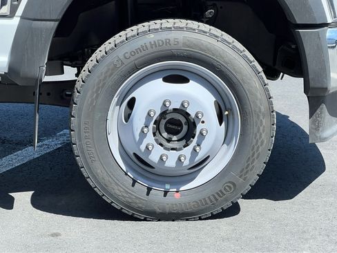 Certified 2026 Ford F550 4x4 Regular Cab Super Duty w/ XL Chrome Package image 16