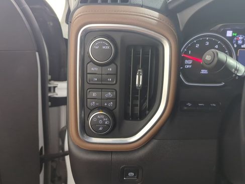 Used 2021 Chevrolet Silverado 1500 High Country w/ Technology Package AWD/4WD image 14