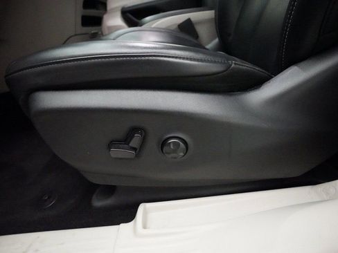 Used 2023 Chrysler Pacifica Touring-L image 30