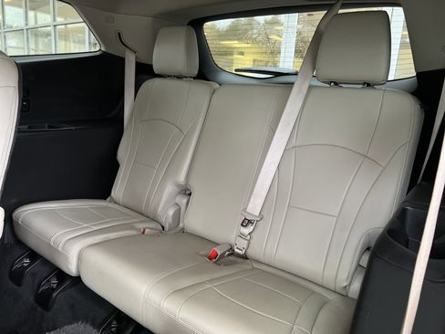 Used 2021 Buick Enclave Essence w/ Sound and Sites Package image 32