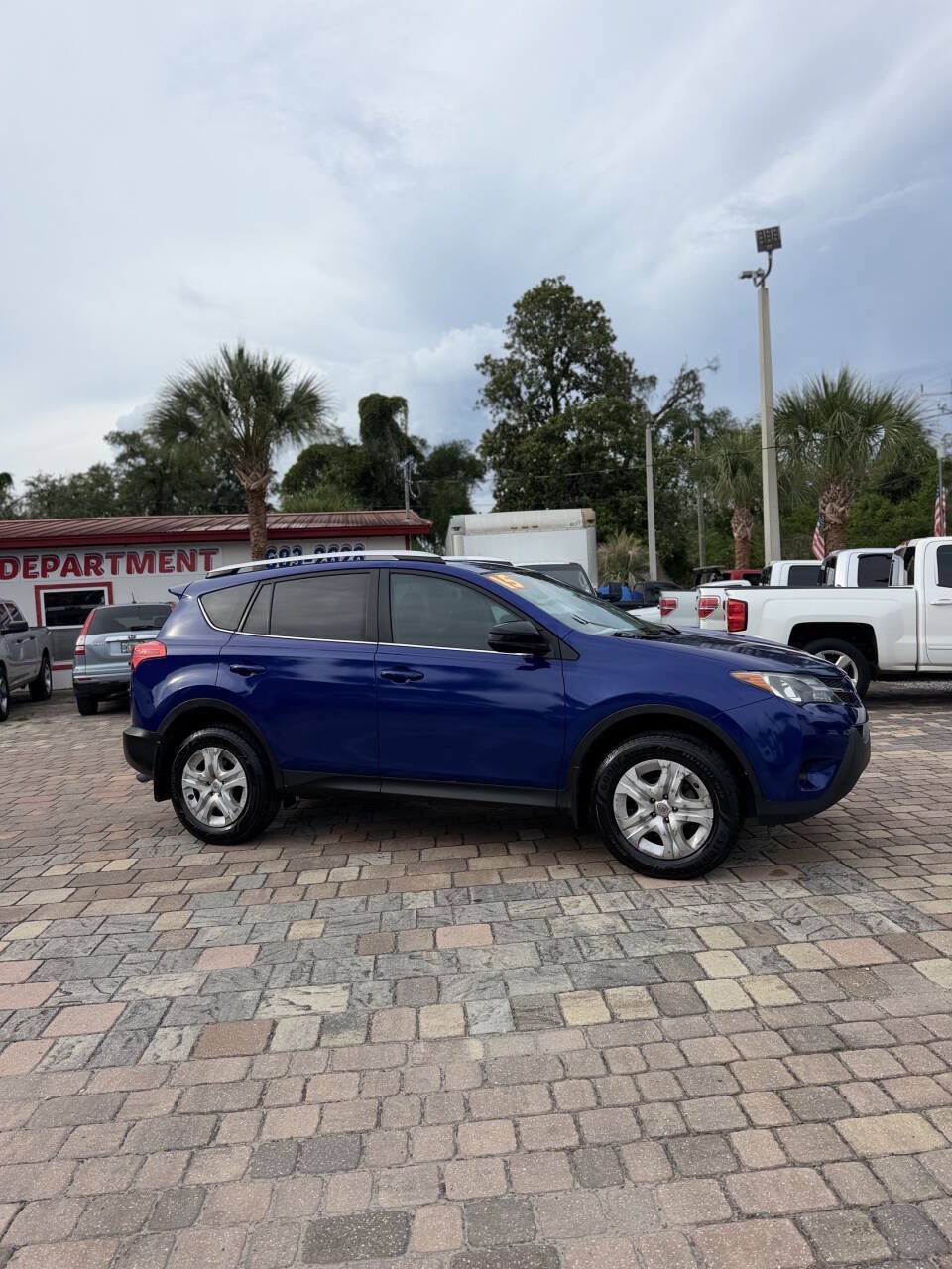 Used 2015 Toyota RAV4 LE FWD image 3