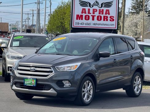 Used 2017 Ford Escape SE FWD image 3