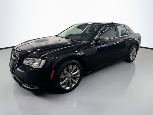 Used 2018 Chrysler 300 Limited AWD/4WD image 5