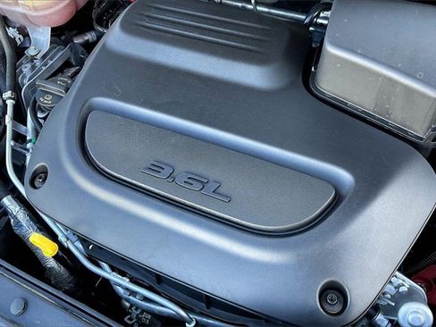 Used 2021 Chrysler Pacifica Touring-L image 34