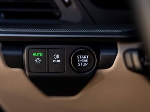 Used 2025 Porsche 911 Carrera image 40