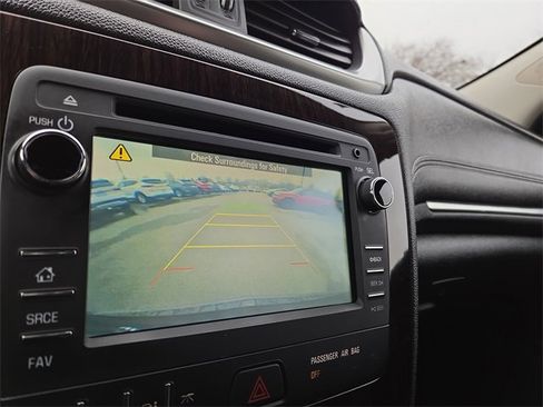 Used 2017 Chevrolet Traverse LT w/ Style and Technology Package image 10