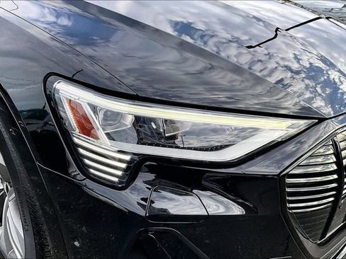Used 2021 Audi e-tron Premium Plus w/ Premium Plus Package image 27