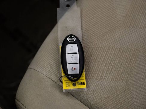 Used 2015 Nissan Rogue SV FWD image 57