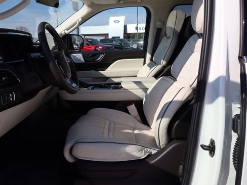 Used 2024 Lincoln Navigator L Black Label AWD/4WD image 9