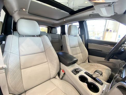Used 2018 Jeep Grand Cherokee Summit AWD/4WD image 28