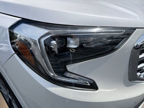 Used 2020 GMC Terrain Denali w/ Denali Premium Package FWD image 11
