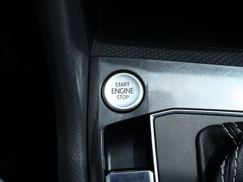 Used 2021 Volkswagen Tiguan SE image 25