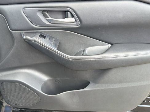 Used 2025 Nissan Rogue SV FWD image 30