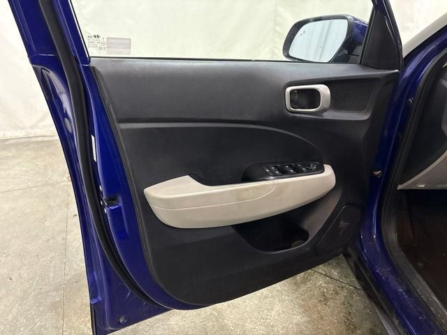 Used 2022 Hyundai Venue SEL FWD image 20