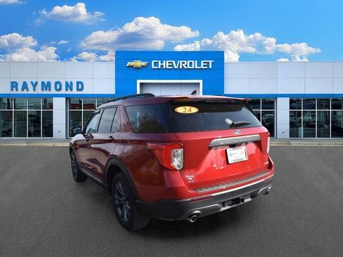 Used 2024 Ford Explorer XLT w/ Equipment Group 202A AWD/4WD image 5