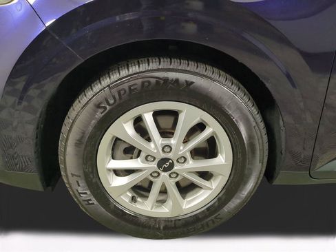 Used 2024 Kia Carnival LX image 11