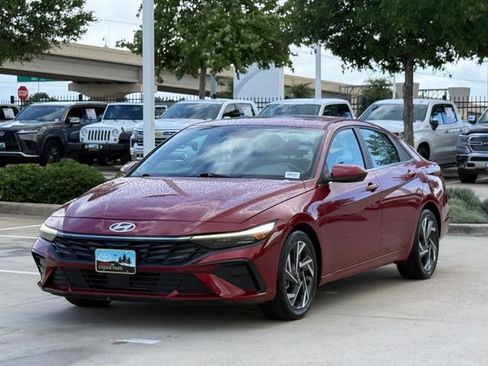 Used 2025 Hyundai Elantra SEL FWD image 8