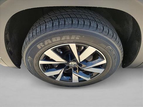 Used 2023 Volkswagen Atlas Cross Sport SE AWD/4WD image 9