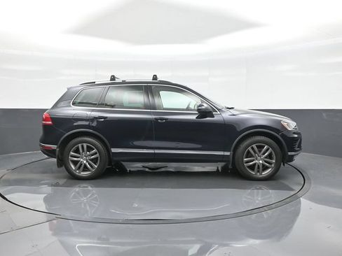 Used 2016 Volkswagen Touareg Sport AWD/4WD image 8