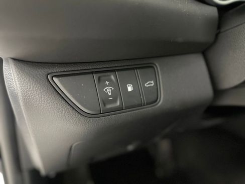 Used 2025 Genesis G70 2.5T RWD image 16