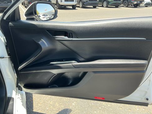 Used 2020 Toyota Camry SE FWD image 16