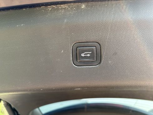 Used 2022 Buick Enclave Avenir w/ Avenir Technology Package image 39