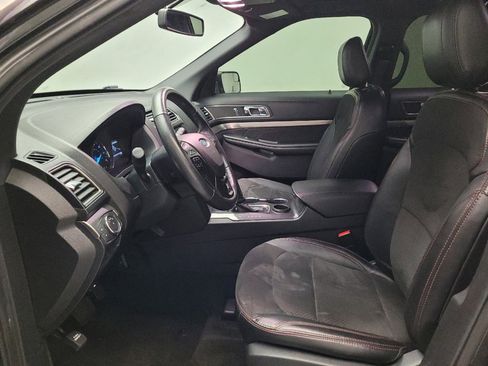 Used 2018 Ford Explorer XLT w/ Equipment Group 202A FWD image 17