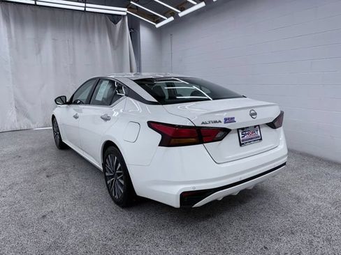 Used 2025 Nissan Altima 2.5 SV FWD image 4