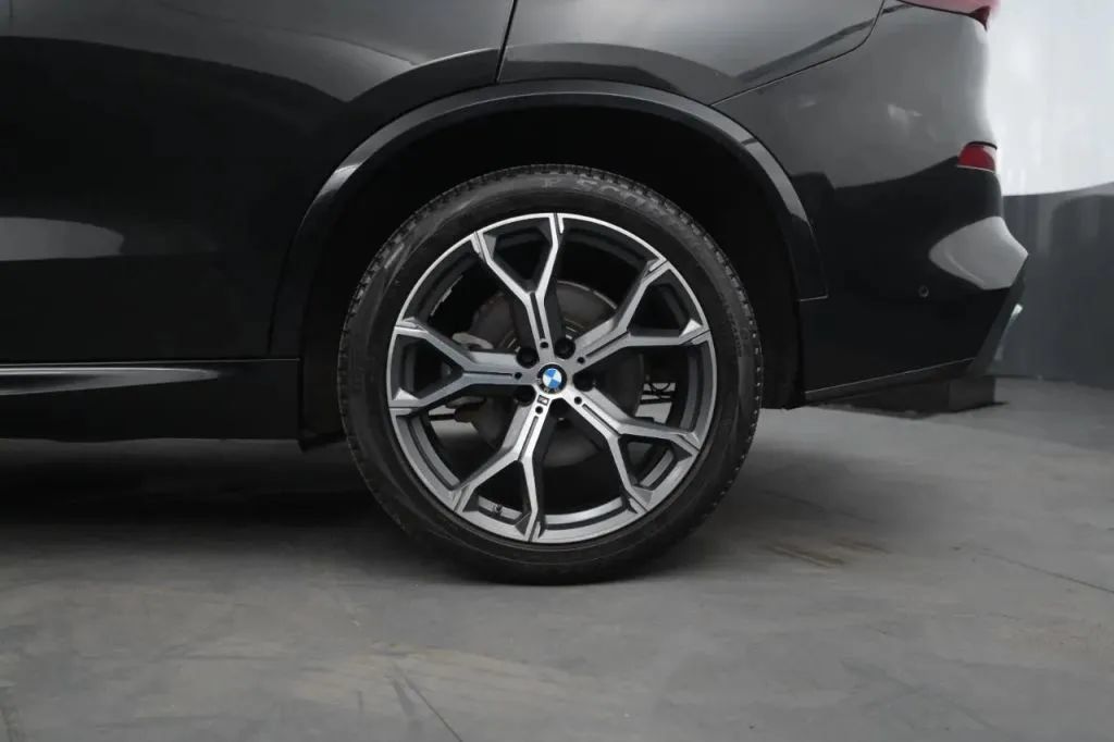 Used 2020 BMW X5 xDrive40i w/ M Sport Package AWD/4WD image 13