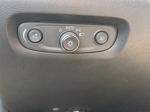 Used 2020 Chevrolet Traverse LT FWD image 11