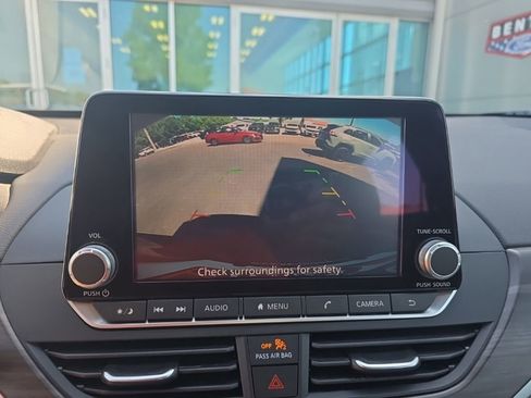 Used 2025 Nissan Altima 2.5 SV FWD image 21