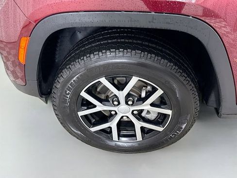 Used 2024 Jeep Grand Cherokee Limited image 30
