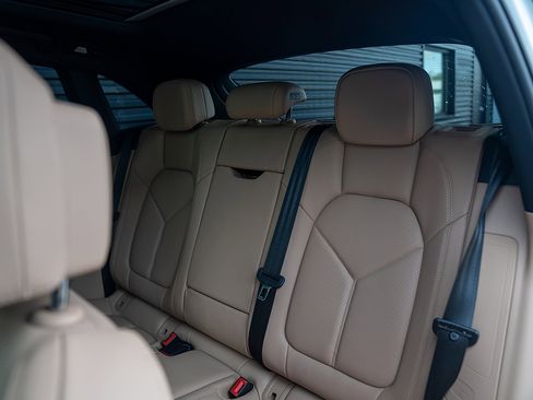 Certified 2025 Porsche Macan image 20