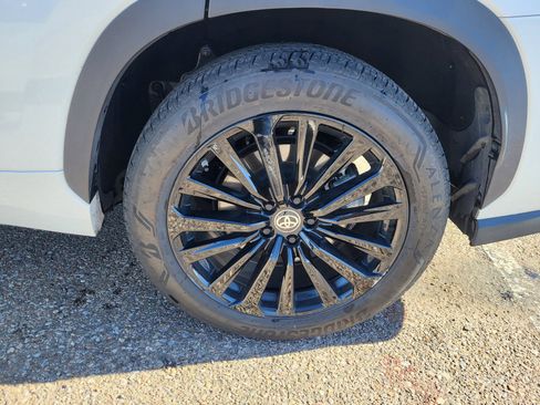 Used 2025 Toyota Highlander XSE image 26