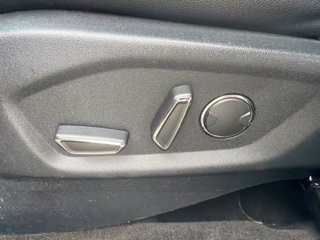 Used 2018 Ford Explorer XLT w/ Equipment Group 202A FWD image 27