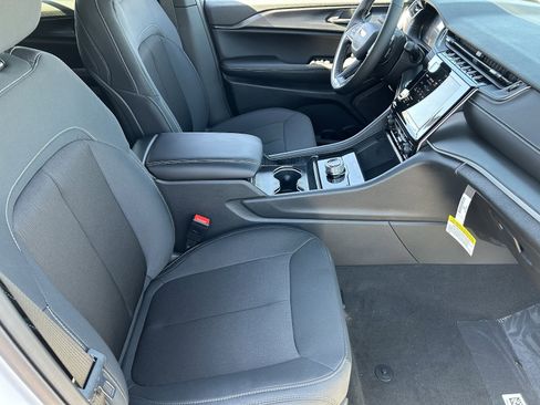 New 2026 Jeep Grand Cherokee Laredo X image 9