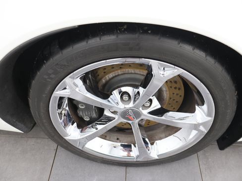 Used 2013 Chevrolet Corvette Grand Sport w/ 4LT Preferred Equipment Group RWD image 3