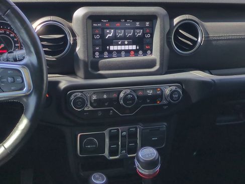 Used 2018 Jeep Wrangler Unlimited Sahara image 27