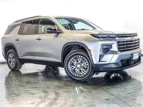 Certified 2024 Chevrolet Traverse LT AWD/4WD image 2