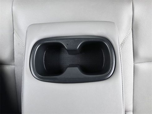 Used 2025 Toyota Camry SE w/ Convenience Package image 13