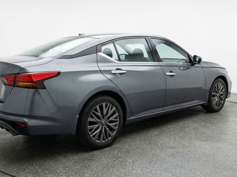 Used 2025 Nissan Altima 2.5 SV FWD image 9