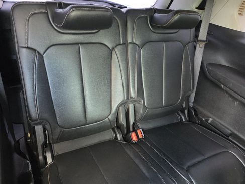 Used 2023 Jeep Grand Cherokee L Limited AWD/4WD image 10