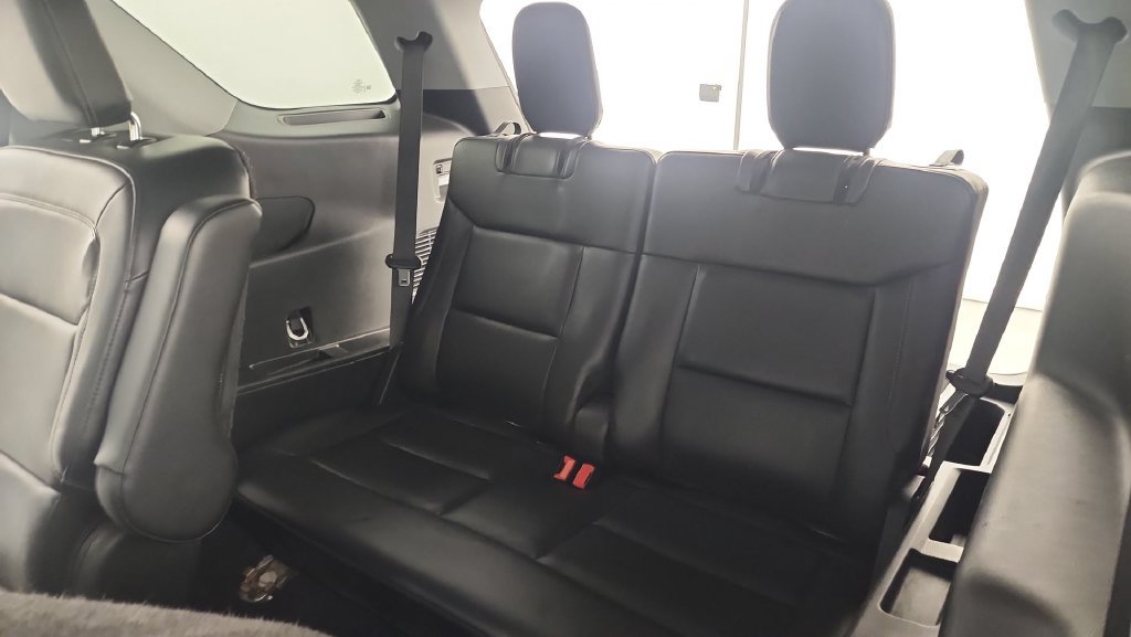 Used 2024 Ford Explorer XLT w/ Equipment Group 202A AWD/4WD image 28