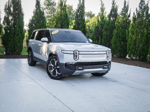Used 2024 Rivian R1S Adventure Quad AWD/4WD image 2